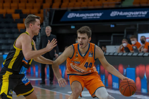 战姚基金慈 战姚基金慈